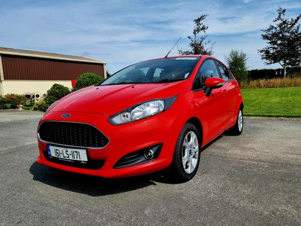 Ford Fiesta Hatchback, Petrol, 2016, Red