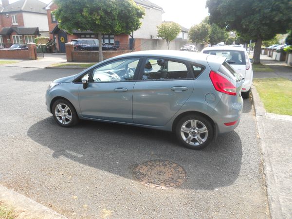Ford Fiesta Hatchback, Petrol, 2009, Blue