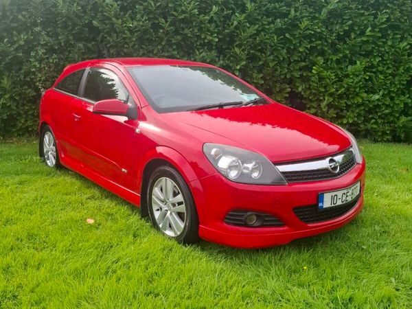 Opel Astra Hatchback, Petrol, 2010, Red