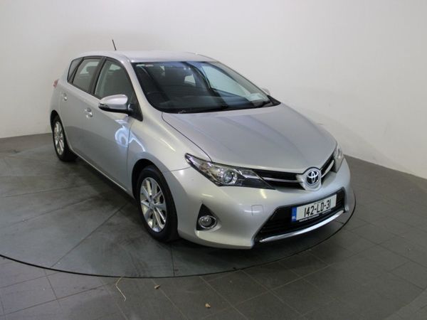 Toyota Auris Hatchback, Diesel, 2014, Silver