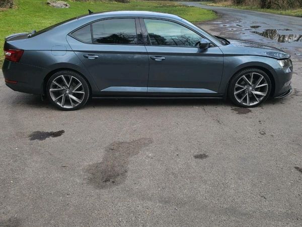Skoda Superb Hatchback, Diesel, 2017, Grey