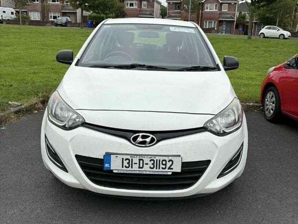 Hyundai i20 Hatchback, Petrol, 2013, White