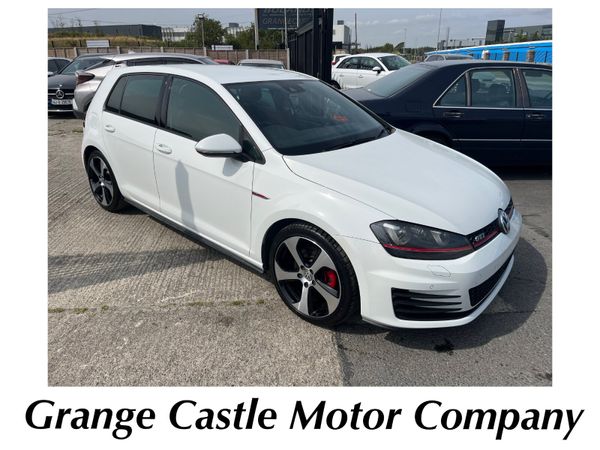 Volkswagen Golf Hatchback, Petrol, 2015, White