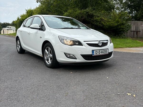 Vauxhall Astra Hatchback, Diesel, 2012, White