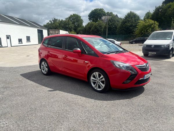 Vauxhall Zafira MPV, Petrol, 2016, Red