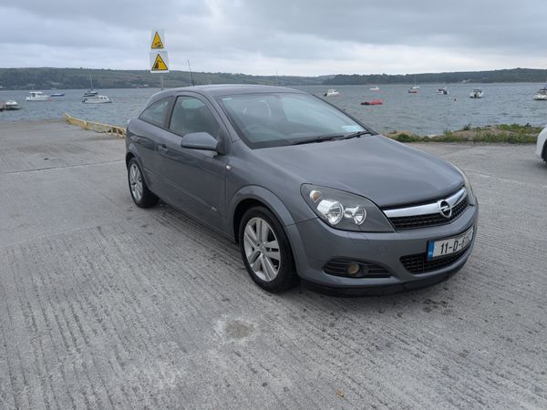 Opel Astra Hatchback, Petrol, 2011, Grey