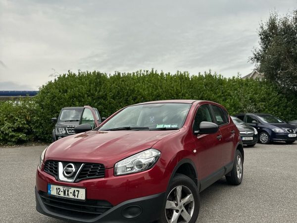 Nissan Qashqai Hatchback, Diesel, 2012, Red
