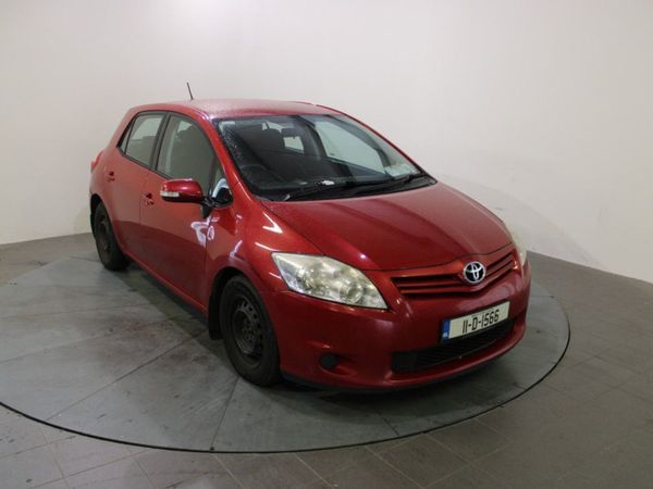 Toyota Auris Hatchback, Diesel, 2011, Red