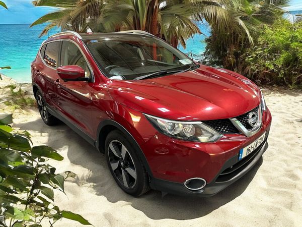 Nissan Qashqai Hatchback, Diesel, 2016, Red