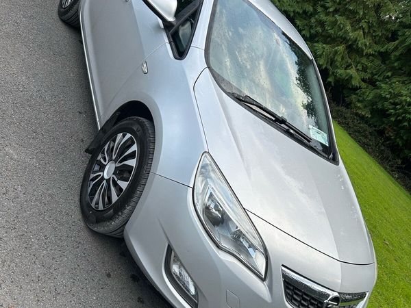 Opel Astra Hatchback, Diesel, 2010, Silver