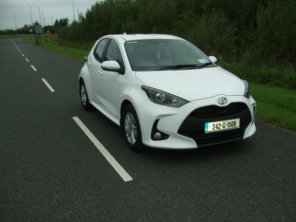 Toyota Yaris Hatchback, Petrol Hybrid, 2024, White