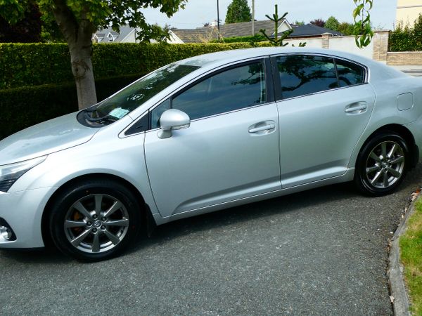Toyota Avensis Saloon, Diesel, 2013, Silver