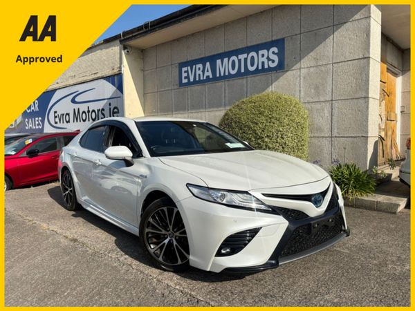 Toyota Camry Saloon, Petrol Hybrid, 2020, White