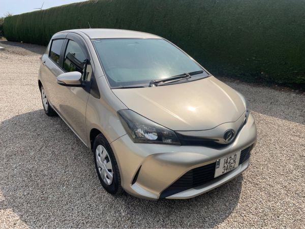 Toyota Vitz Hatchback, Petrol, 2014, Gold