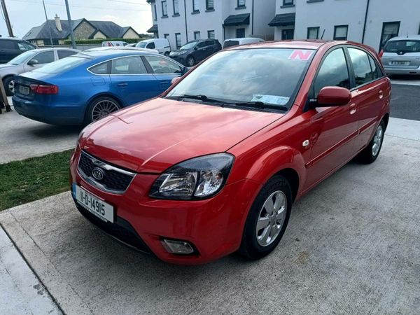 Kia Rio Hatchback, Diesel, 2011, Red