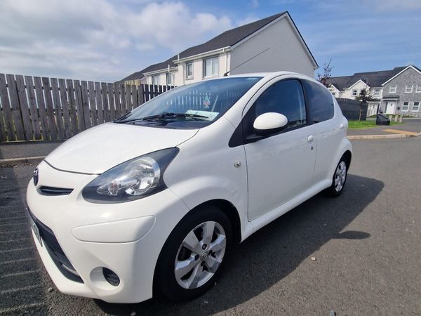 Toyota Aygo Hatchback, Petrol, 2013, White