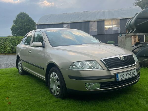 Skoda Octavia Hatchback, Petrol, 2006, Beige
