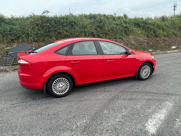Ford Mondeo Hatchback, Petrol, 2008, Red