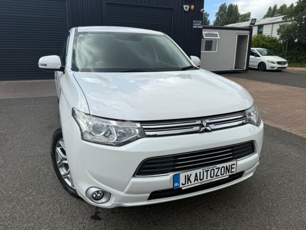 Mitsubishi Outlander SUV, Petrol Plug-in Hybrid, 2013, White
