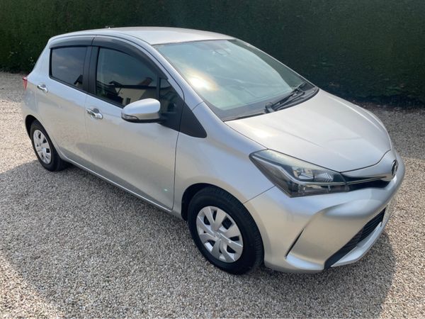 Toyota Yaris Hatchback, Petrol, 2016, Silver