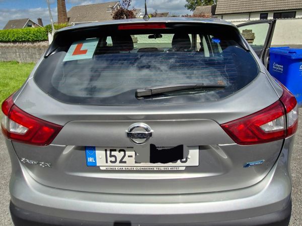 Nissan Qashqai Hatchback, Diesel, 2015, Silver