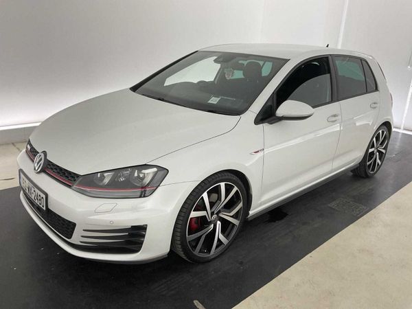 Volkswagen Golf Hatchback, Petrol, 2015, White