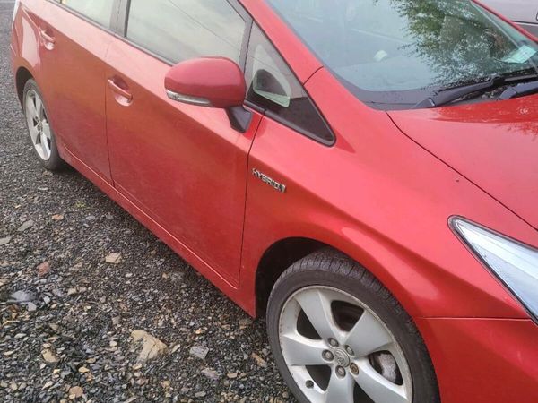 Toyota Prius Hatchback, Petrol Hybrid, 2011, Red