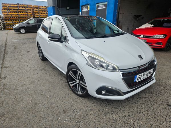Peugeot 208 Hatchback, Petrol, 2015, White