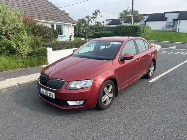Skoda Octavia Saloon, Diesel, 2014, Red