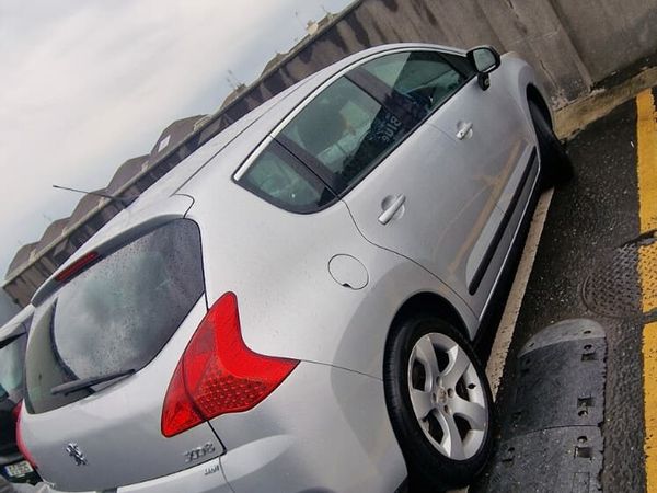 Peugeot 3008 MPV, Diesel, 2010, Grey