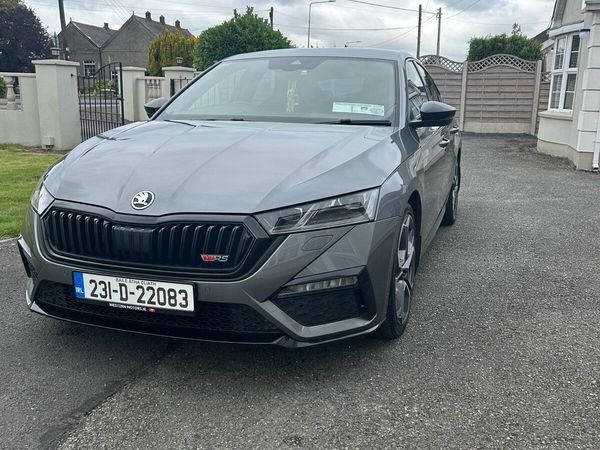 Skoda Octavia Saloon, Diesel, 2023, Grey