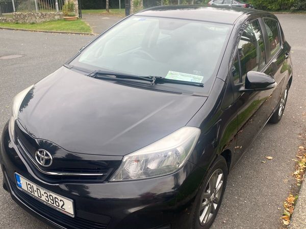 Toyota Yaris Hatchback, Petrol, 2013, Black