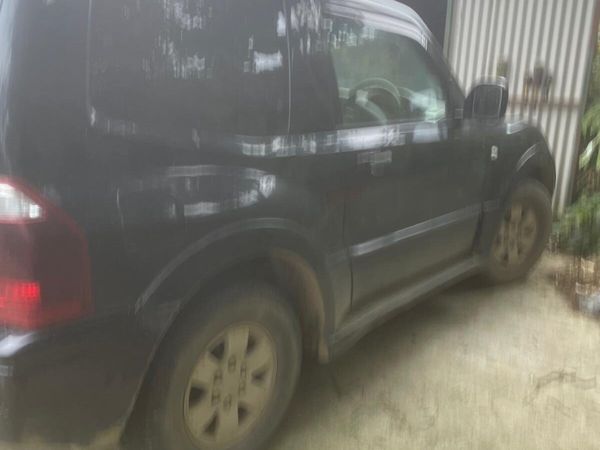 Mitsubishi Pajero SUV, Diesel, 2006, Black
