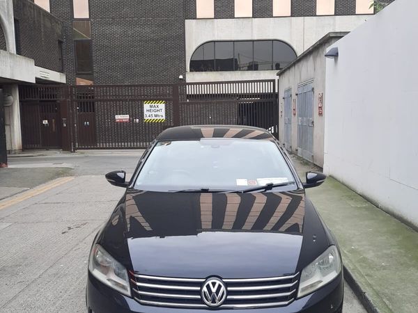 Volkswagen Passat Saloon, Diesel, 2012, Black