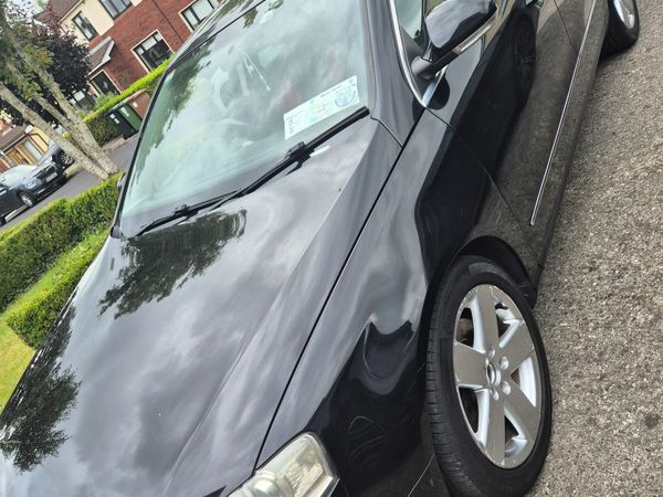Volkswagen Passat Saloon, Petrol, 2009, Black