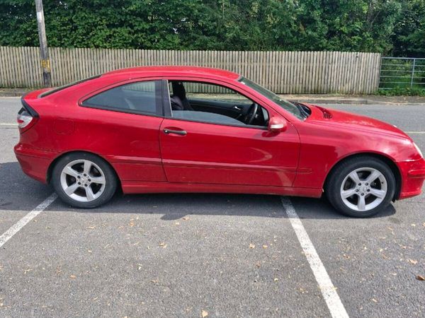Mercedes-Benz C-Class Coupe, Petrol, 2006, Red