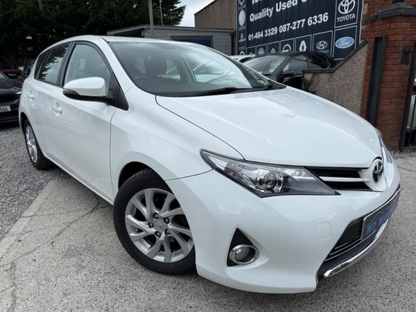 Toyota Auris Hatchback, Diesel, 2015, White