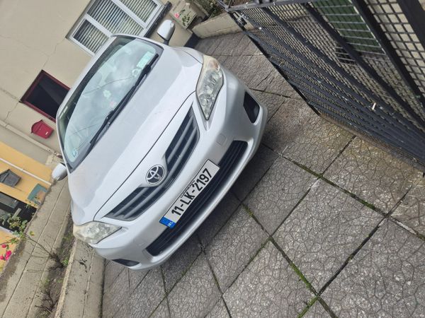 Toyota Corolla Saloon, Diesel, 2011, Silver