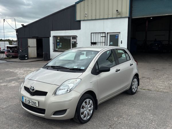 Toyota Yaris Hatchback, Petrol, 2010, Gold