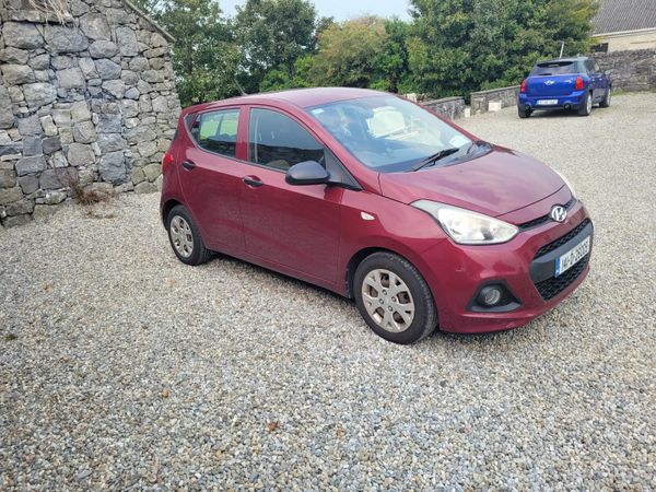 Hyundai i10 Hatchback, Petrol, 2014, Red