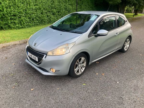Peugeot 208 Hatchback, Petrol, 2012, Silver
