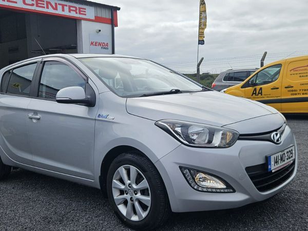Hyundai i20 Hatchback, Petrol, 2014, Silver