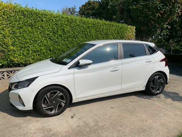 Hyundai i20 Hatchback, Petrol, 2021, White