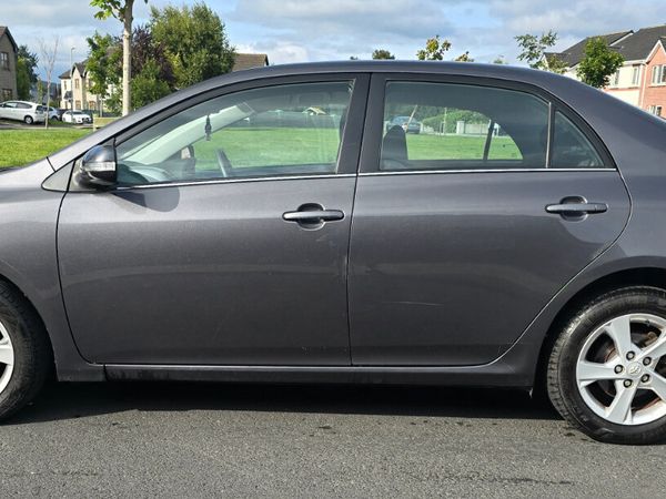 Toyota Corolla Saloon, Diesel, 2012, Grey