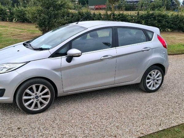 Ford Fiesta Hatchback, Petrol, 2016, Silver