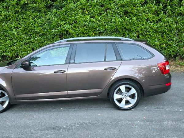 Skoda Octavia Estate, Diesel, 2014, Brown