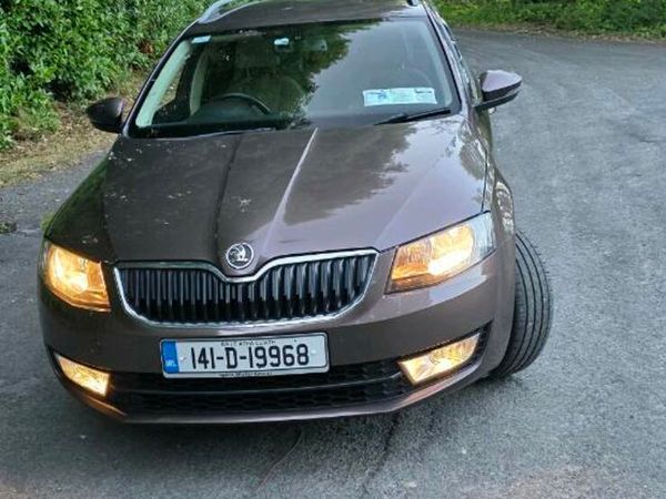 Skoda Octavia Estate, Diesel, 2014, Brown