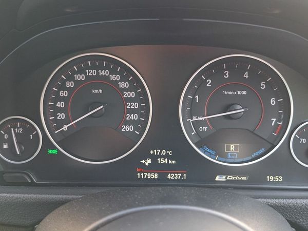 BMW 3-Series Saloon, Petrol Plug-in Hybrid, 2017, White