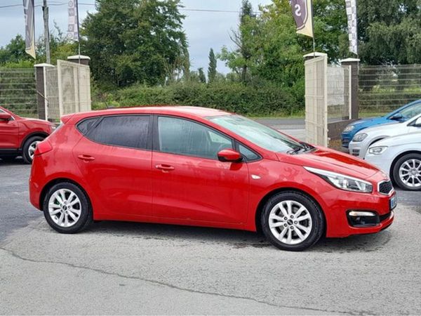Kia Ceed Hatchback, Petrol, 2016, Red