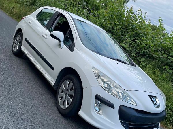 Peugeot 308 Hatchback, Diesel, 2011, White